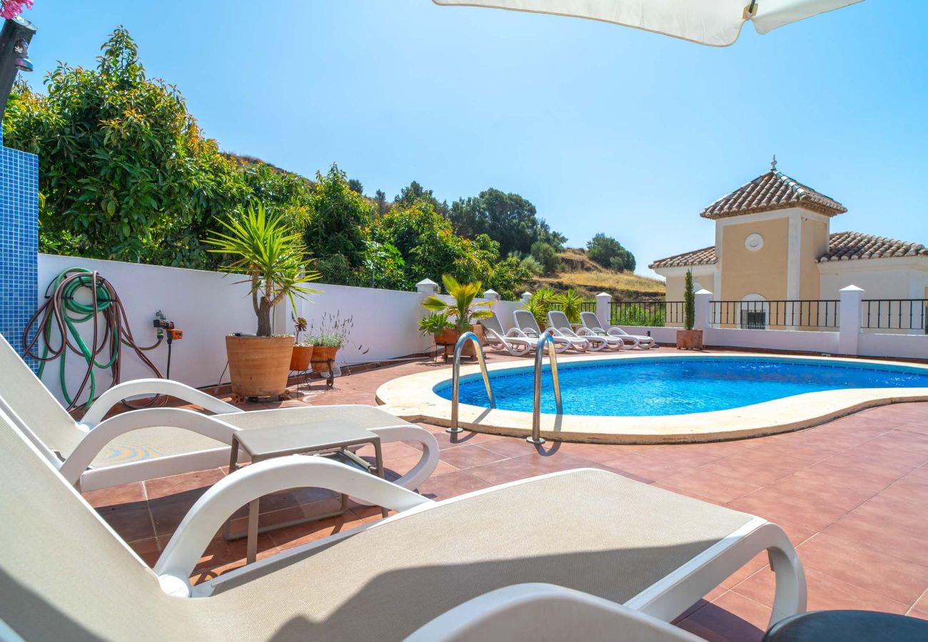 Villa en Torrox Costa - Villa Calidum: Villa con Piscina Privada en Nerja