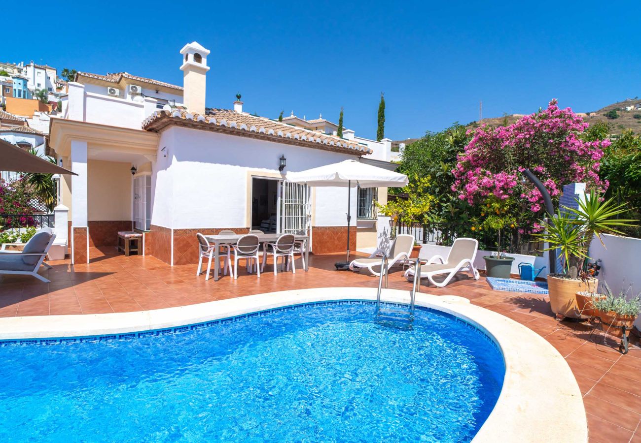 Villa en Torrox Costa - Villa Calidum: Villa con Piscina Privada en Nerja