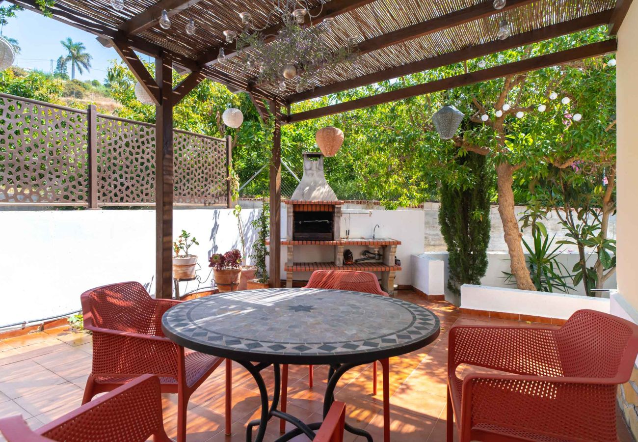 Villa en Torrox Costa - Villa Calidum: Villa con Piscina Privada en Nerja