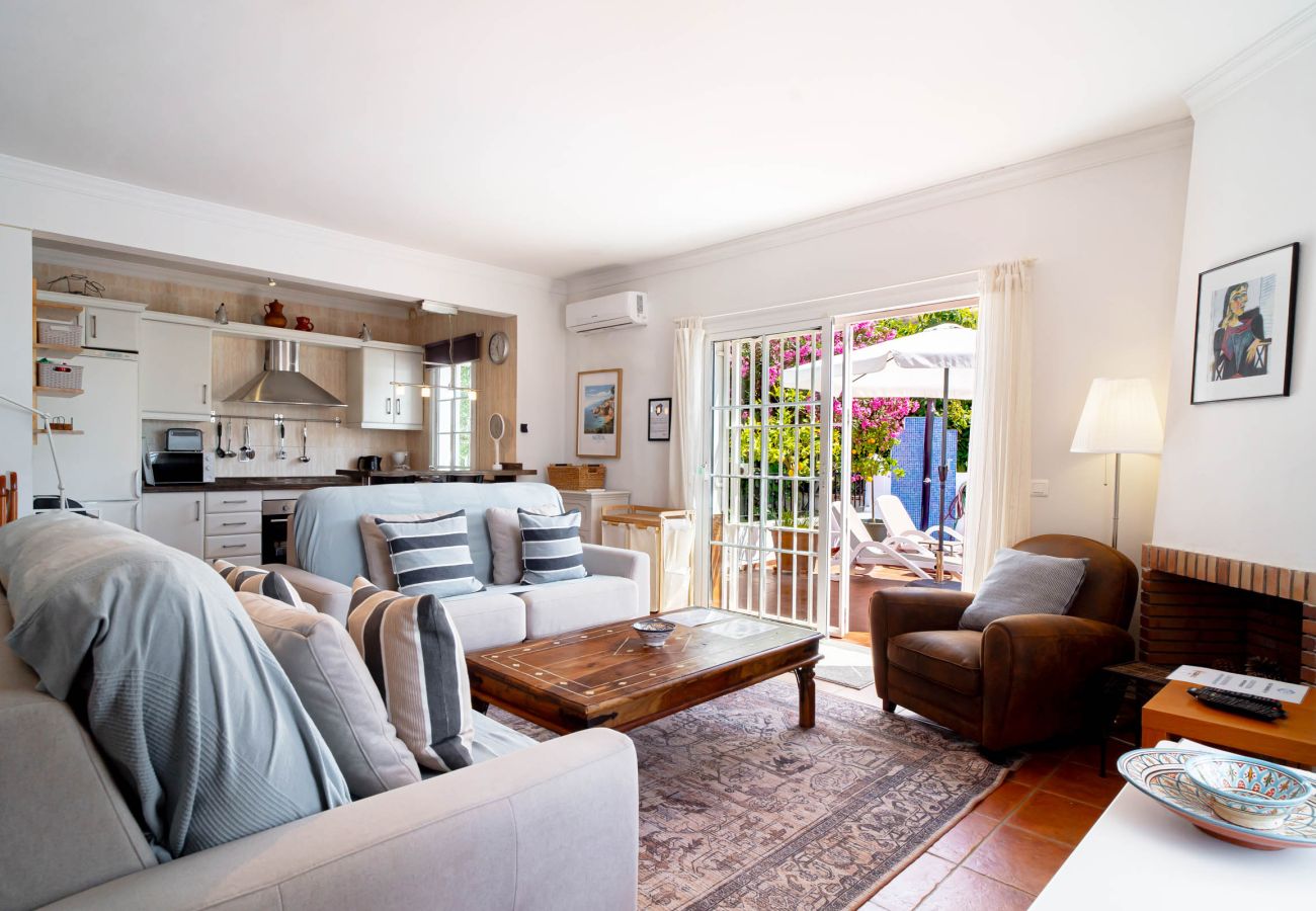 Villa en Torrox Costa - Villa Calidum: Villa con Piscina Privada en Nerja
