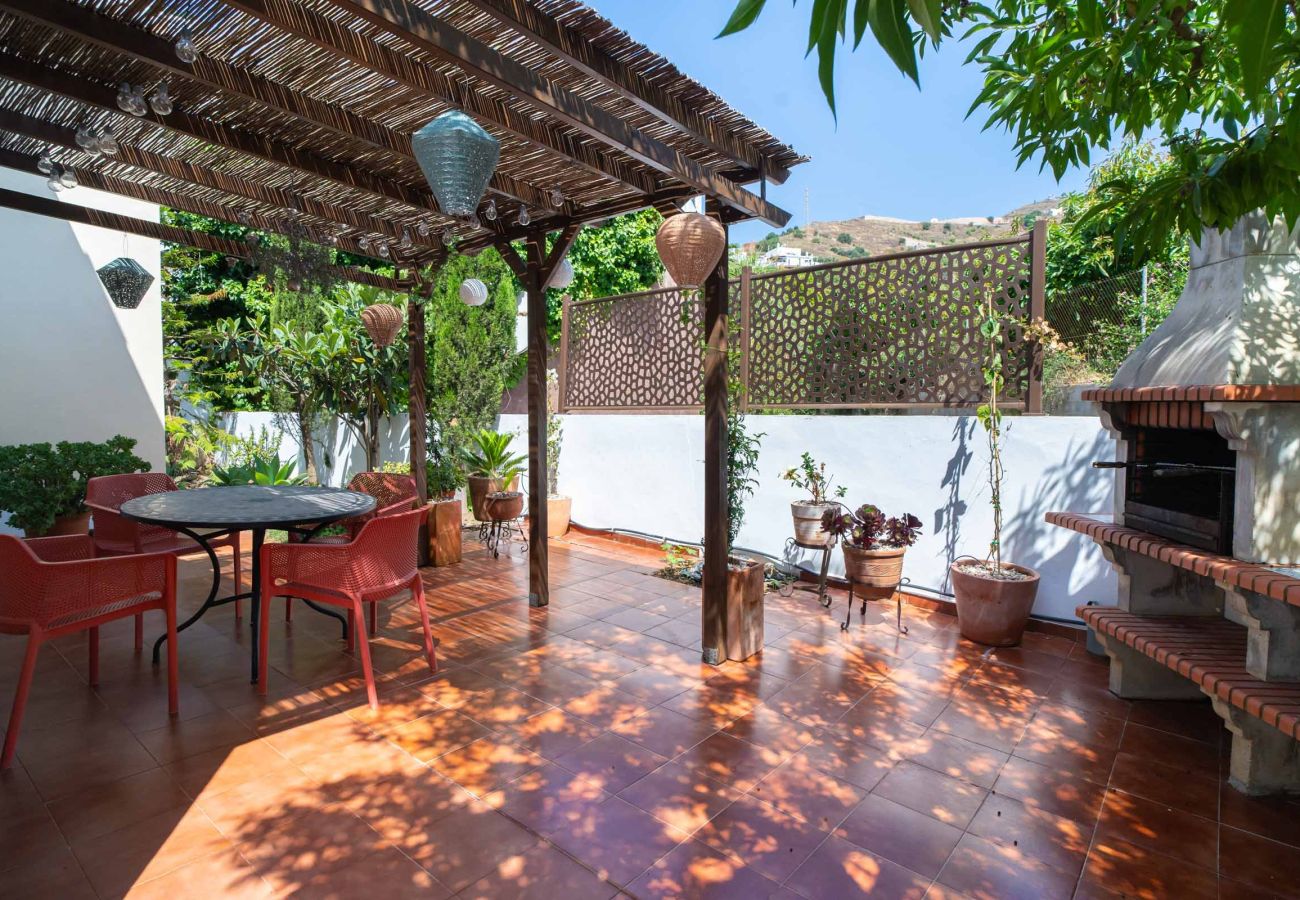 Villa en Torrox Costa - Villa Calidum: Villa con Piscina Privada en Nerja