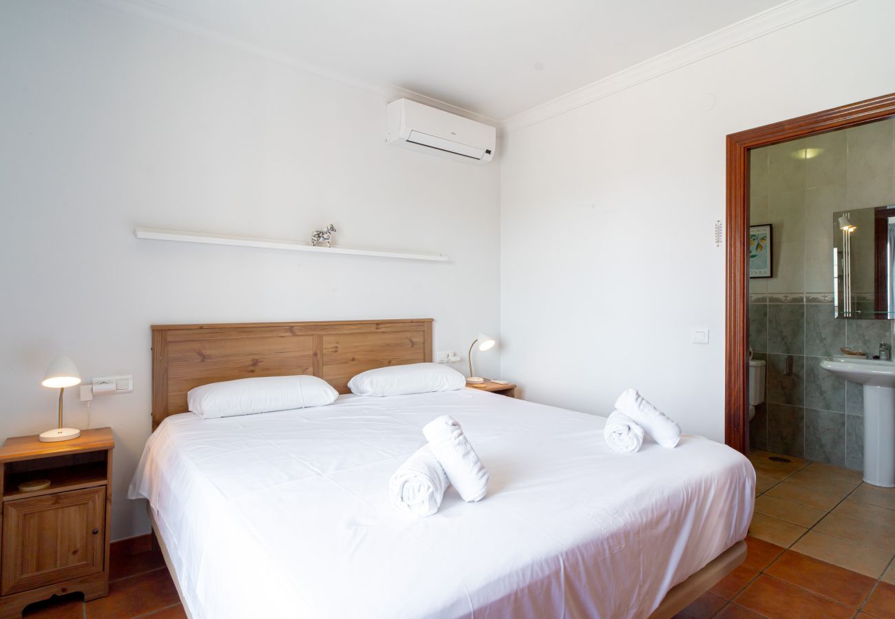 Villa en Torrox Costa - Villa Calidum: Villa con Piscina Privada en Nerja