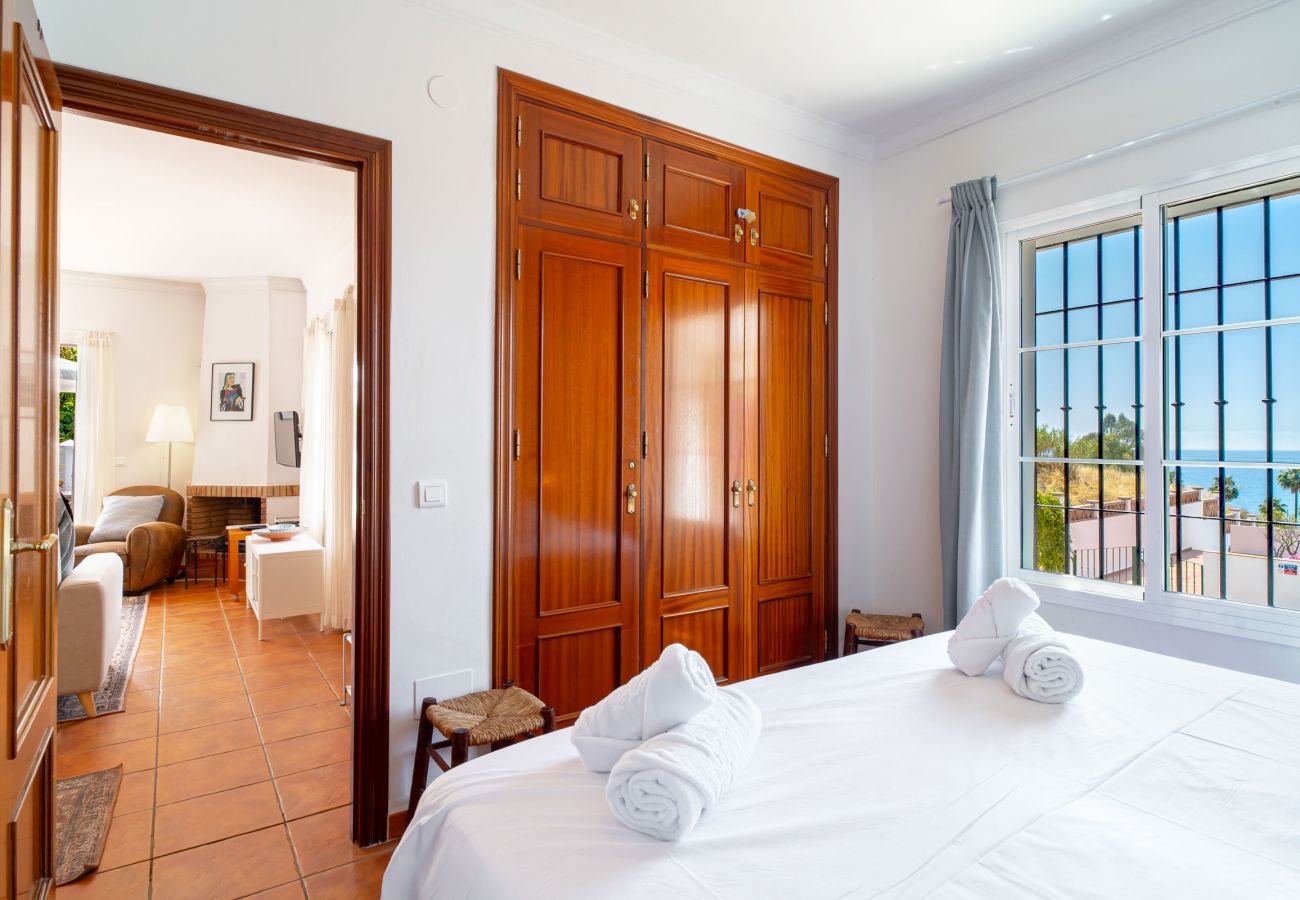 Villa en Torrox Costa - Villa Calidum: Villa con Piscina Privada en Nerja