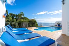 Villa en Nerja - Villa Ladera del Mar Private Pool by...