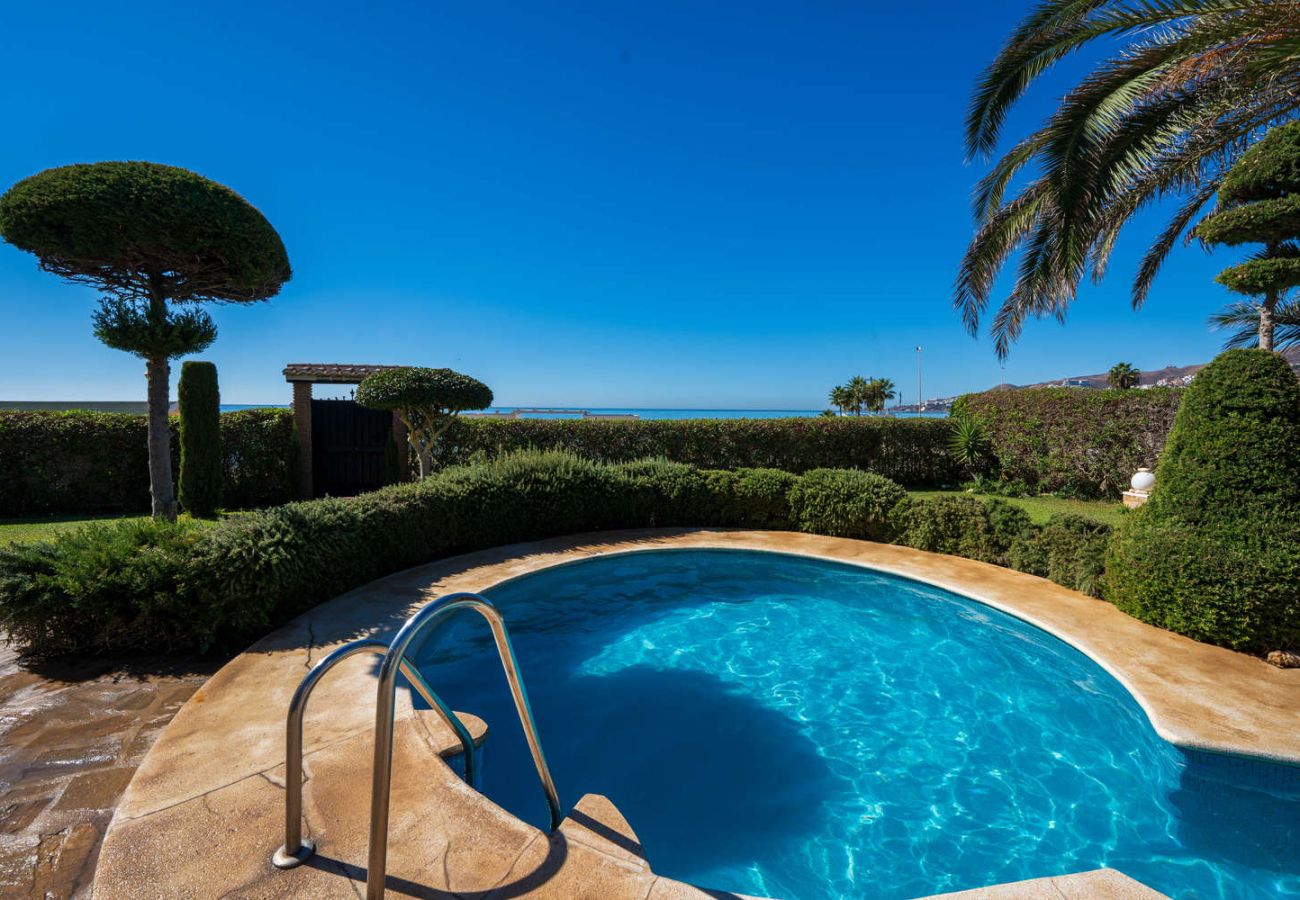 Apartamento en Nerja - Stella Maris Nerja Beachfront Apartment, Sea View 