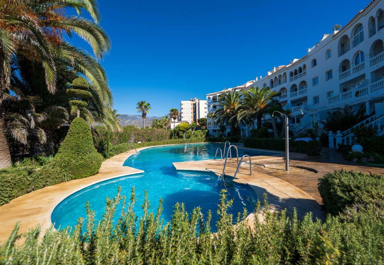 Apartamento en Nerja - Stella Maris Nerja Beachfront Apartment, Sea View 