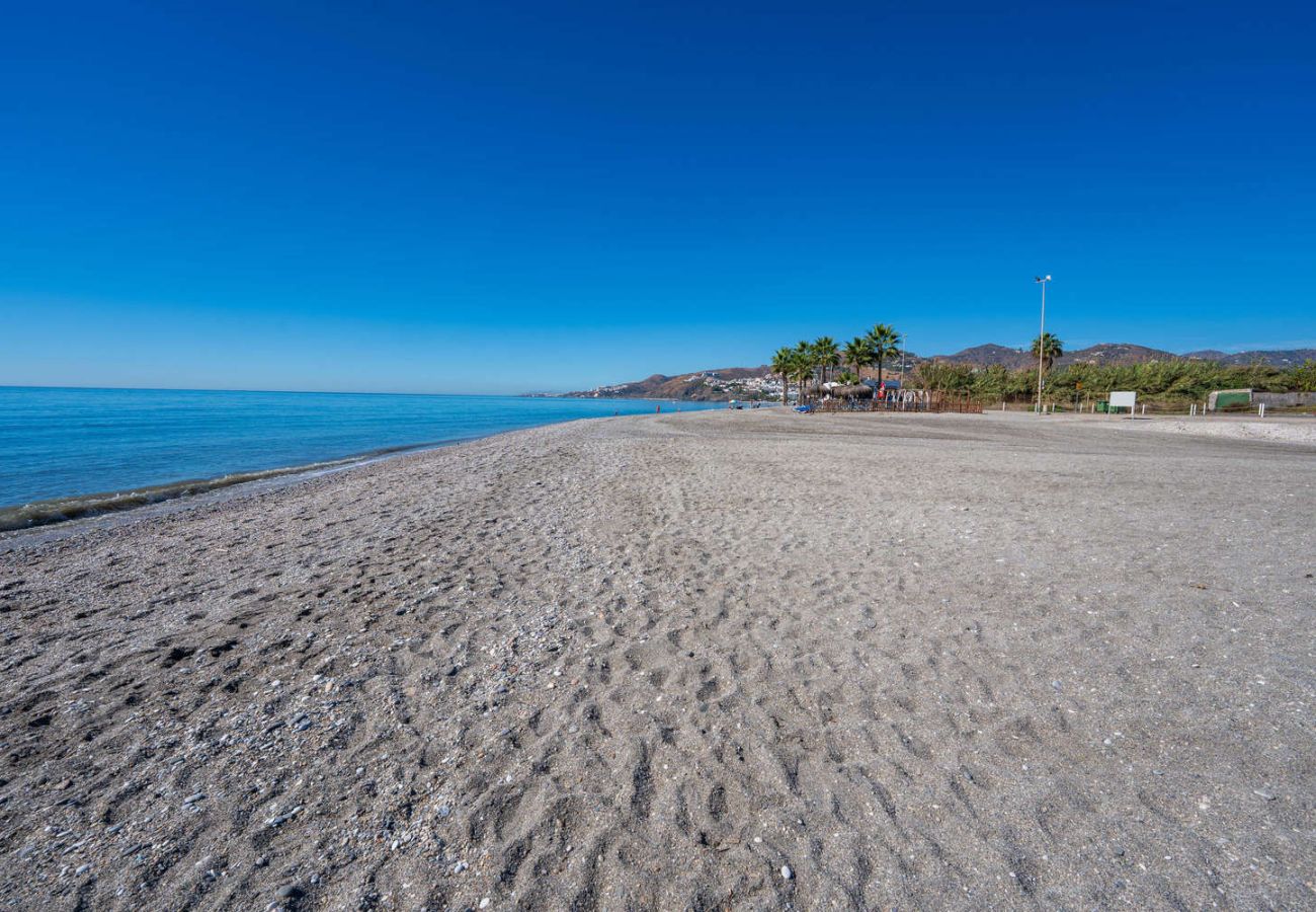 Apartamento en Nerja - Stella Maris Nerja Beachfront Apartment, Sea View 