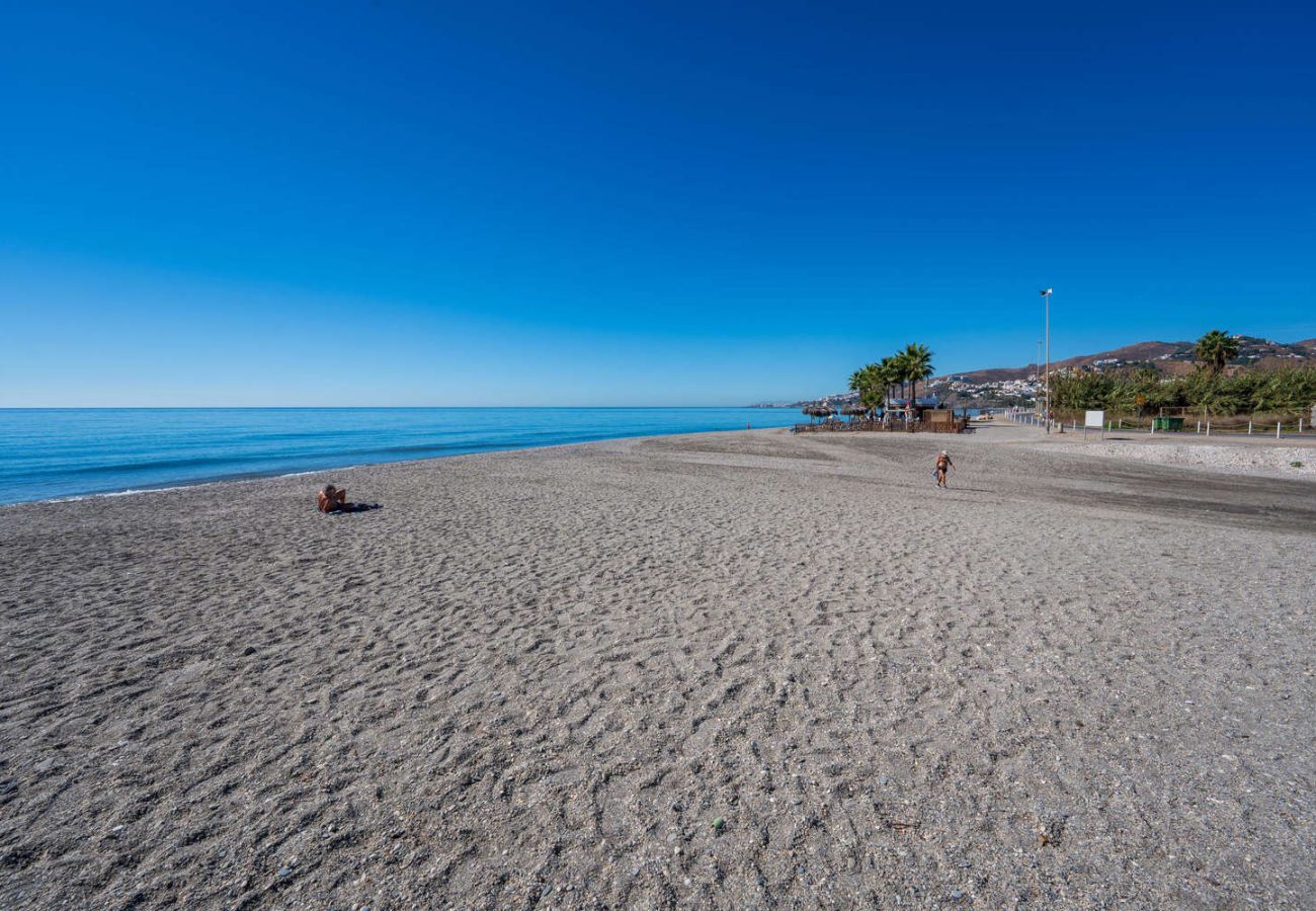 Apartamento en Nerja - Stella Maris Nerja Beachfront Apartment, Sea View 