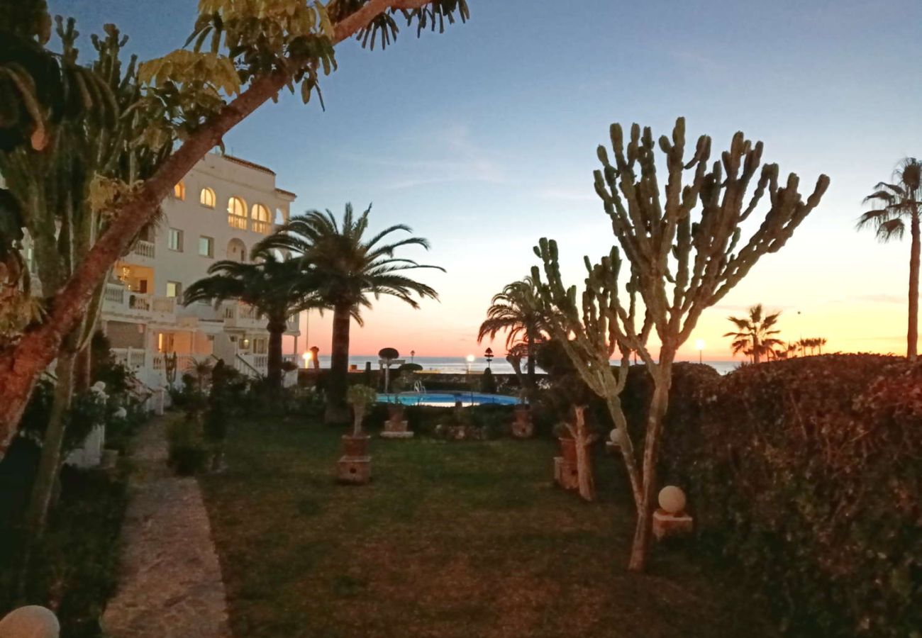 Apartamento en Nerja - Stella Maris Nerja Beachfront Apartment, Sea View 