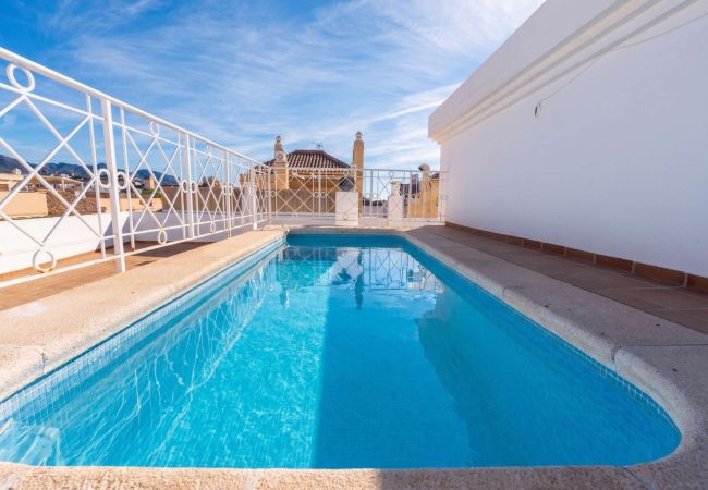 Apartamento en Nerja - Torrecilla Urban Beach Nerja: Apartamento con Piscina en la Azotea
