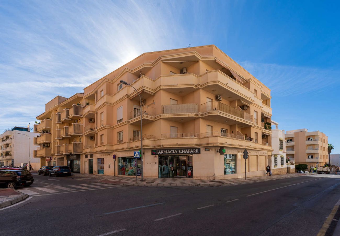 Apartamento en Nerja - Torrecilla Urban Beach Nerja: Apartamento con Piscina en la Azotea