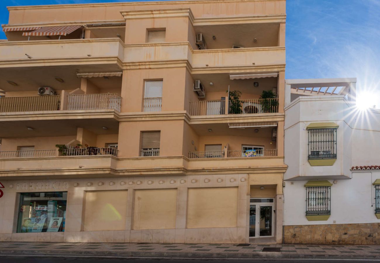 Apartamento en Nerja - Torrecilla Urban Beach Nerja: Apartamento con Piscina en la Azotea