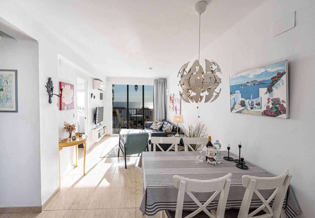 Zona de comedor integrada en salón del alojamiento