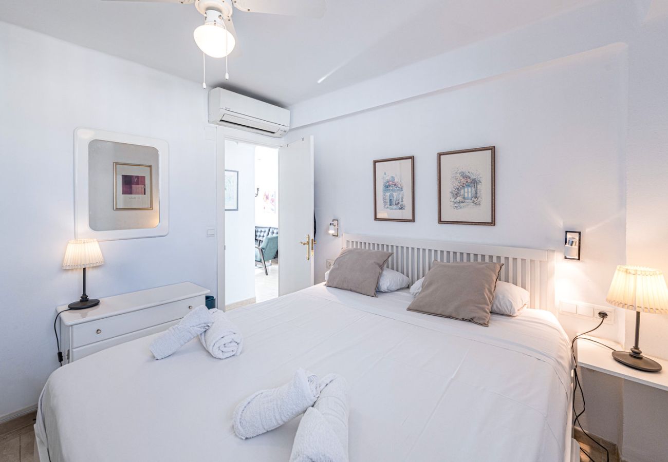 Segundo dormitorio con cama doble en piso turístico