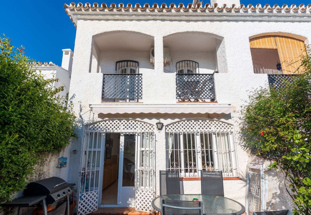 Apartamento en Nerja - Casa Lena Verano Azul Nerja: Dúplex Familiar con Vistas
