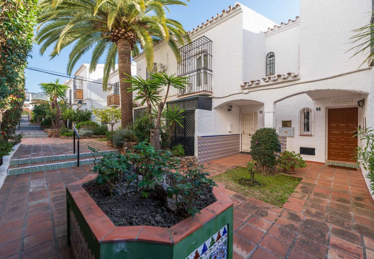 Apartamento en Nerja - Casa Lena Verano Azul Nerja: Dúplex Familiar con Vistas
