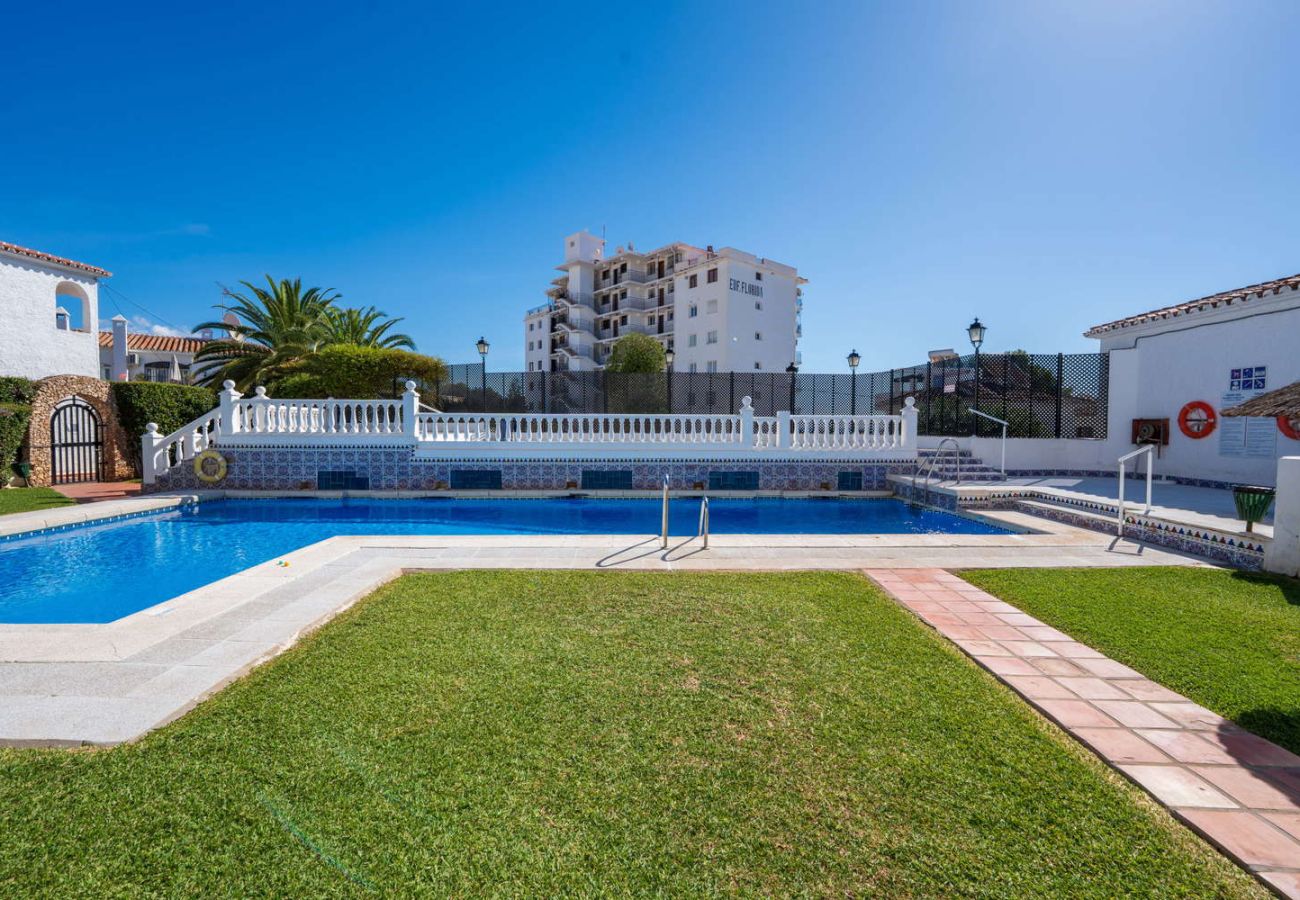 Apartamento en Nerja - Casa Lena Verano Azul Nerja: Dúplex Familiar con Vistas