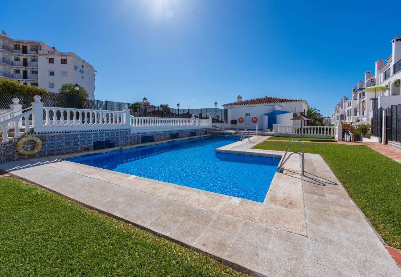 Apartamento en Nerja - Casa Lena Verano Azul Nerja: Dúplex Familiar con Vistas
