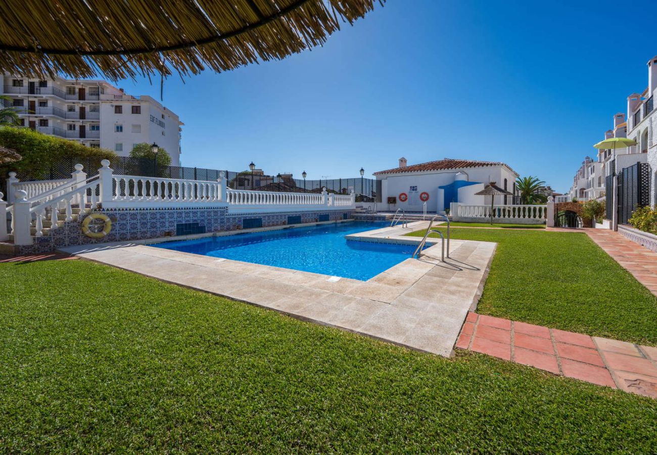 Apartamento en Nerja - Casa Lena Verano Azul Nerja: Dúplex Familiar con Vistas