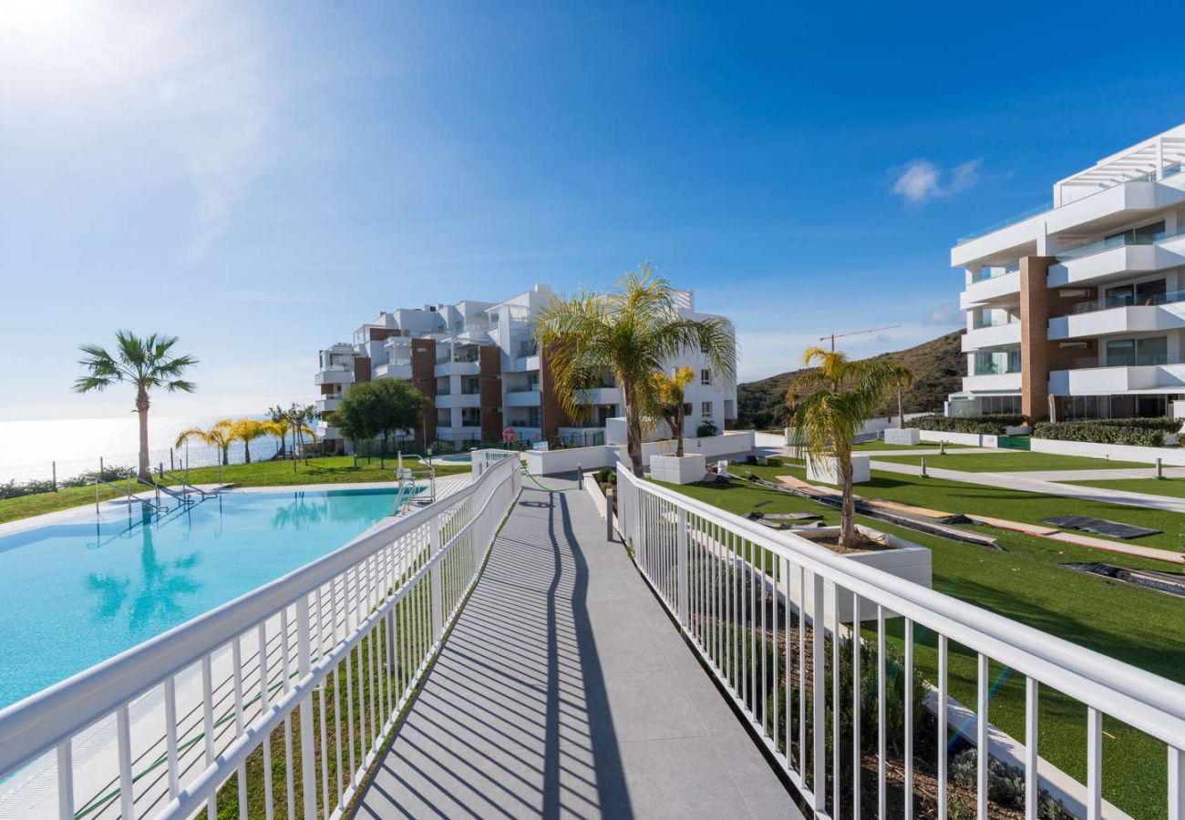 Apartamento en Torrox Costa - Isea Calaceite 1111: Apartamento de Lujo con Vistas al Mar y Piscina
