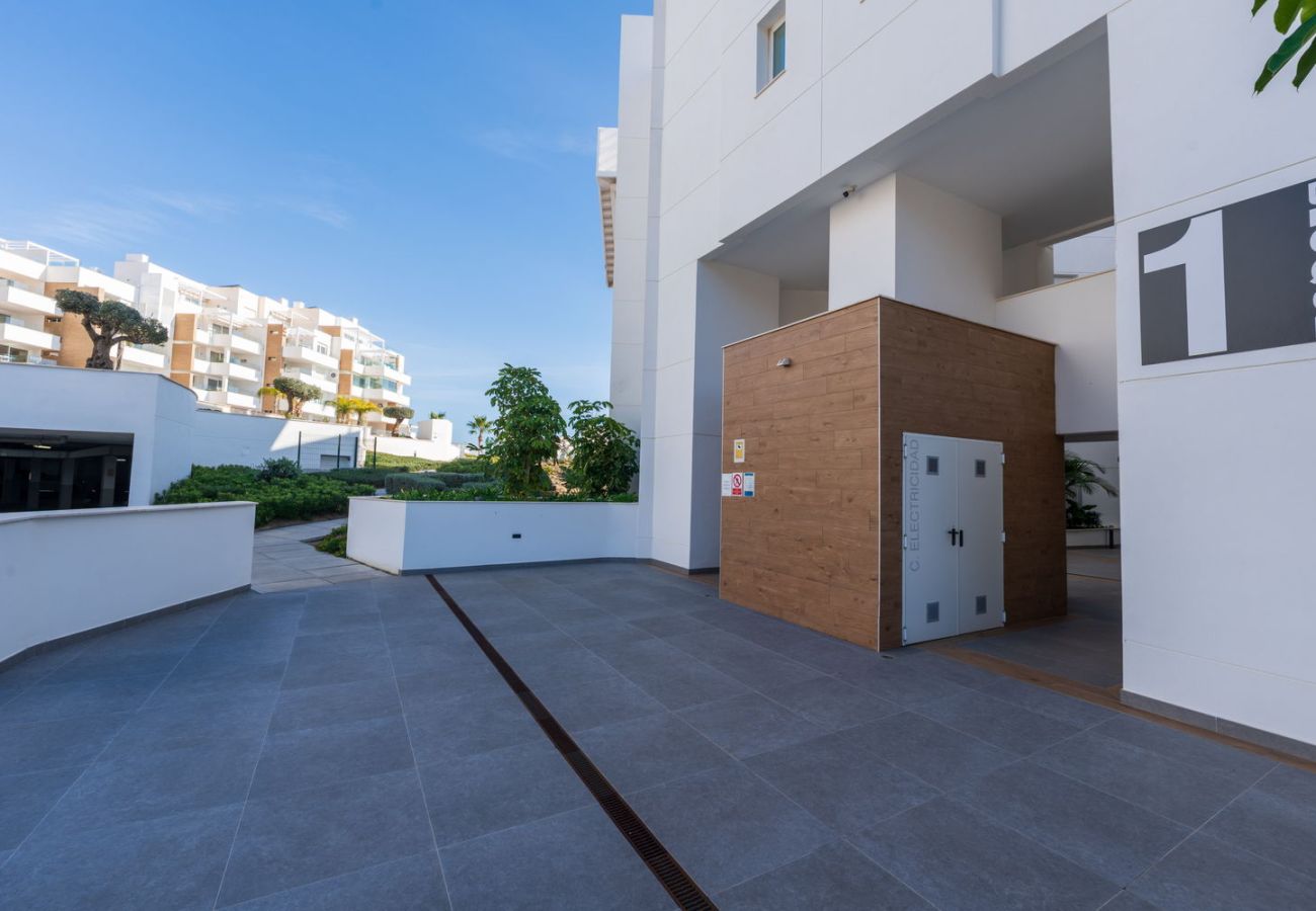 Apartamento en Torrox Costa - Isea Calaceite 1111: Apartamento de Lujo con Vistas al Mar y Piscina