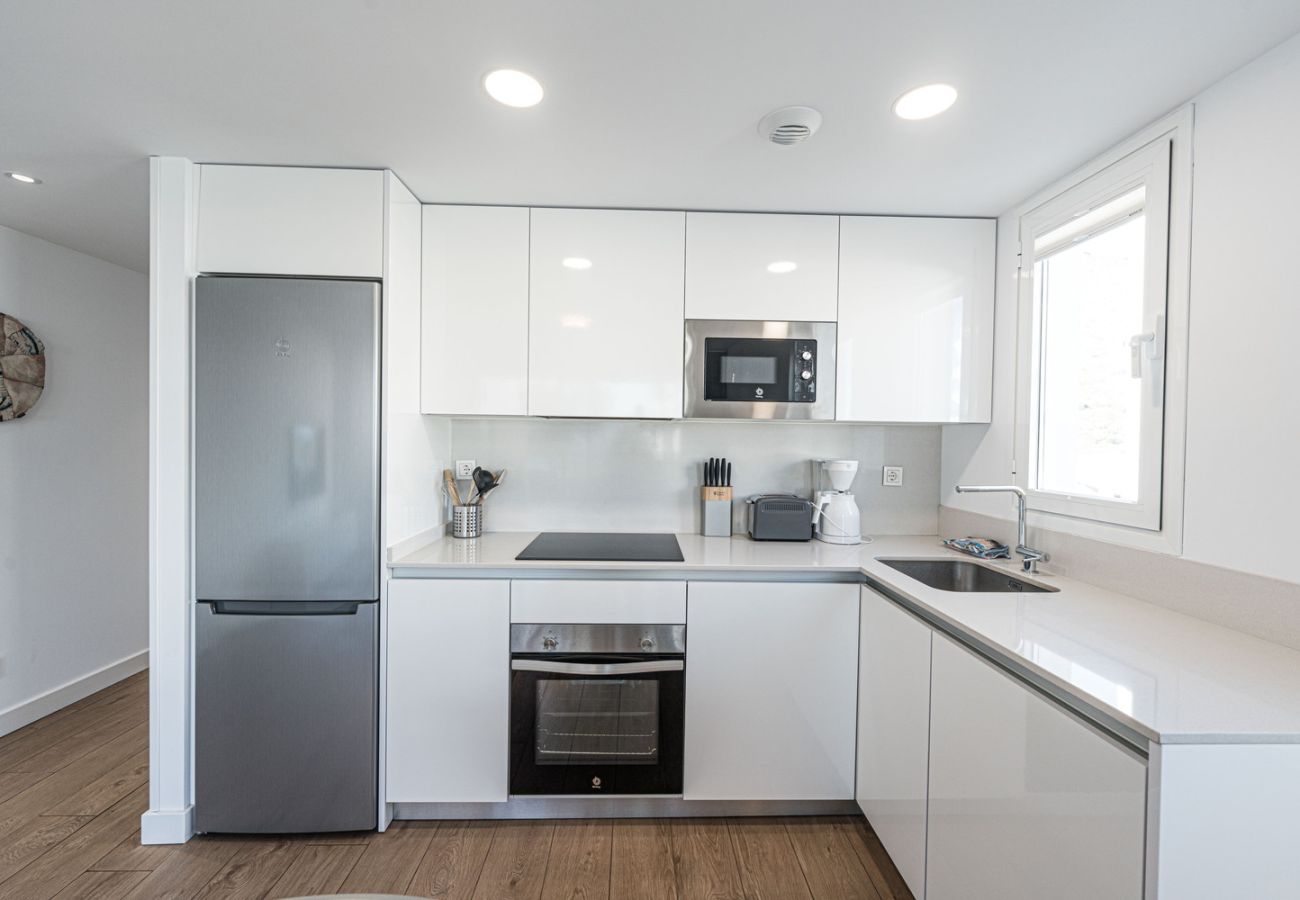 Apartamento en Torrox Costa - Isea Calaceite 1111: Apartamento de Lujo con Vistas al Mar y Piscina