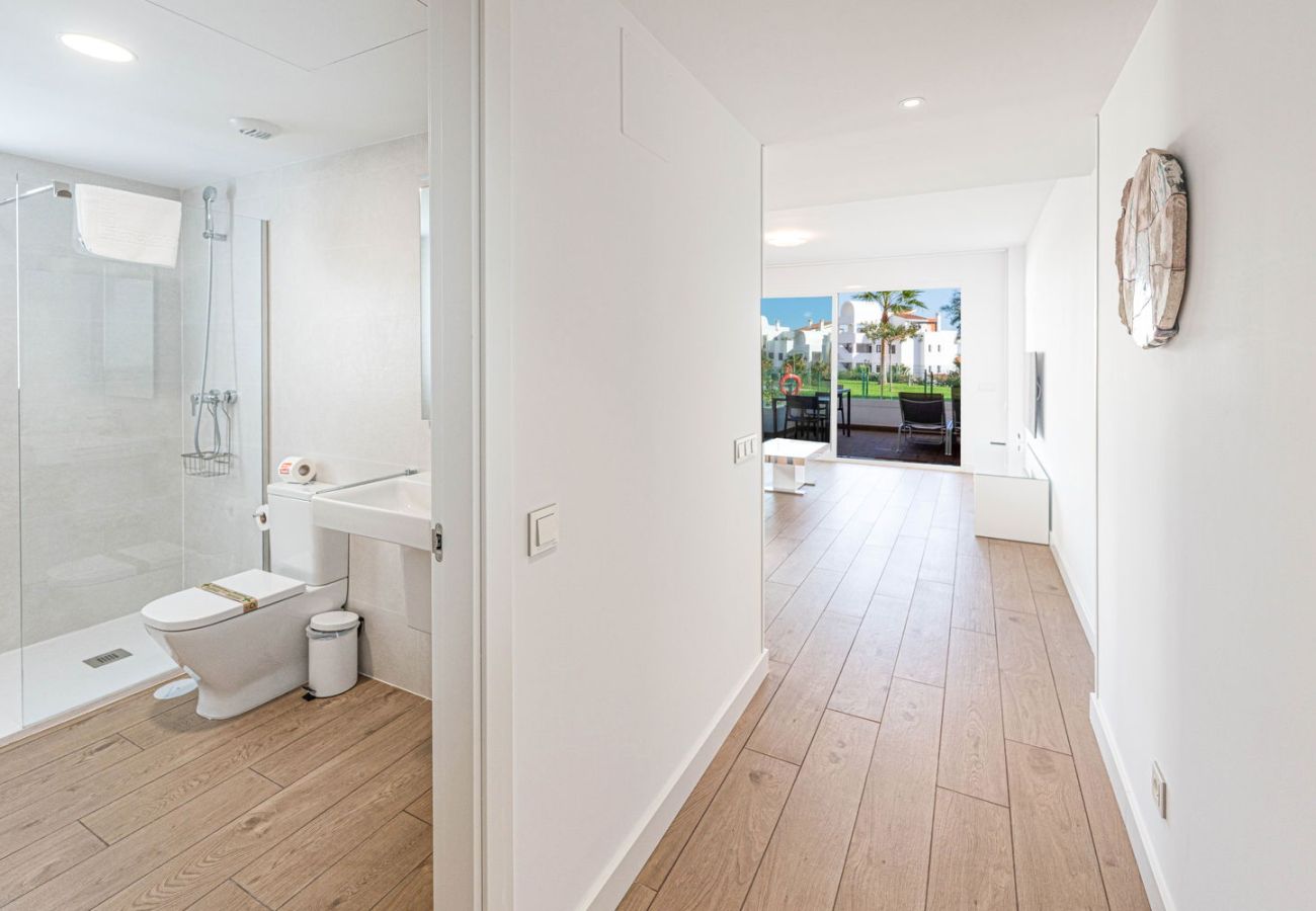 Apartamento en Torrox Costa - Isea Calaceite 1111: Apartamento de Lujo con Vistas al Mar y Piscina