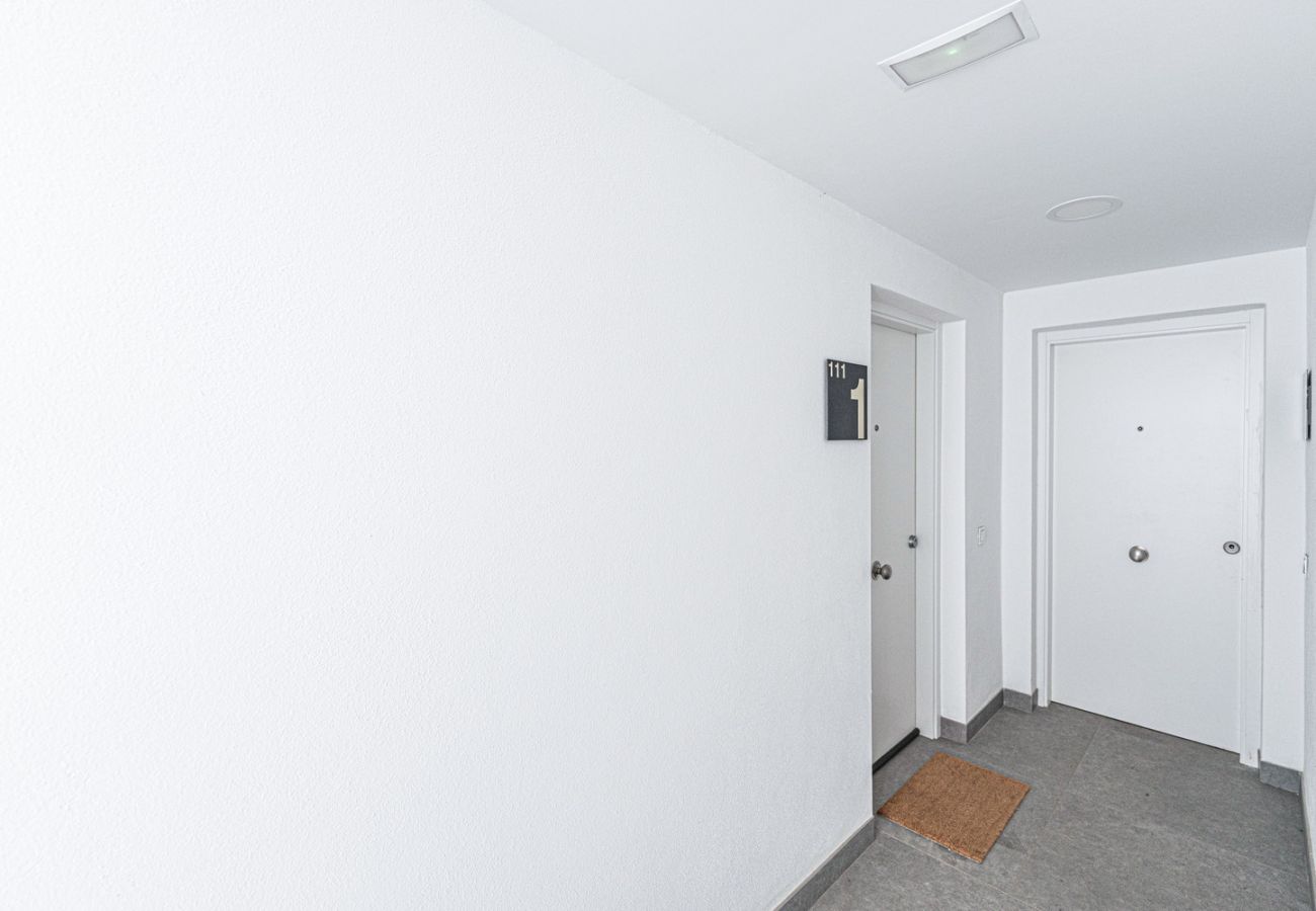 Apartamento en Torrox Costa - Isea Calaceite 1111: Apartamento de Lujo con Vistas al Mar y Piscina