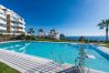 Apartamento en Torrox Costa - Isea Calaceite 1111: Apartamento de Lujo con Vistas al Mar y Piscina