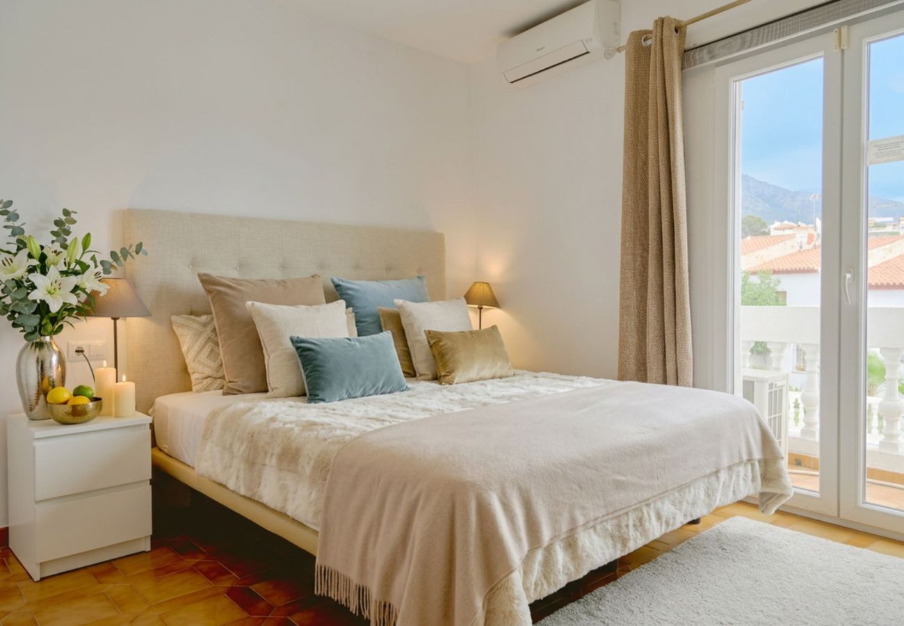 Casa adosada en Nerja - Casa Lavanda – Casa de vacaciones en Nerja con vistas al mar y piscina