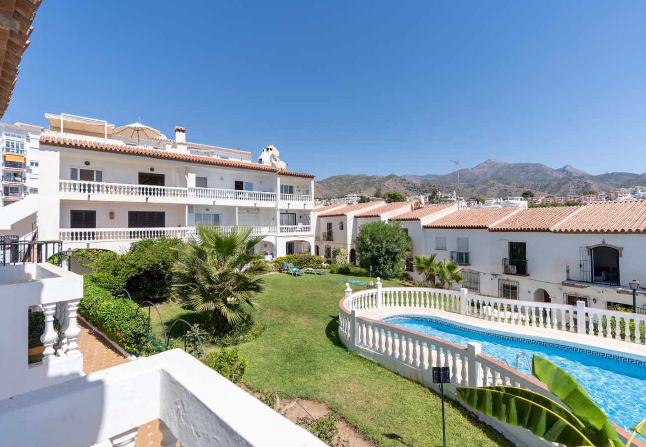 Casa adosada en Nerja - Casa Lavanda – Casa de vacaciones en Nerja con vistas al mar y piscina