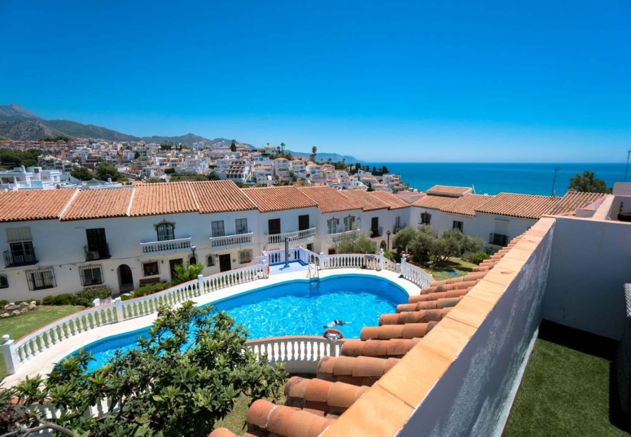 Casa adosada en Nerja - Casa Lavanda – Casa de vacaciones en Nerja con vistas al mar y piscina