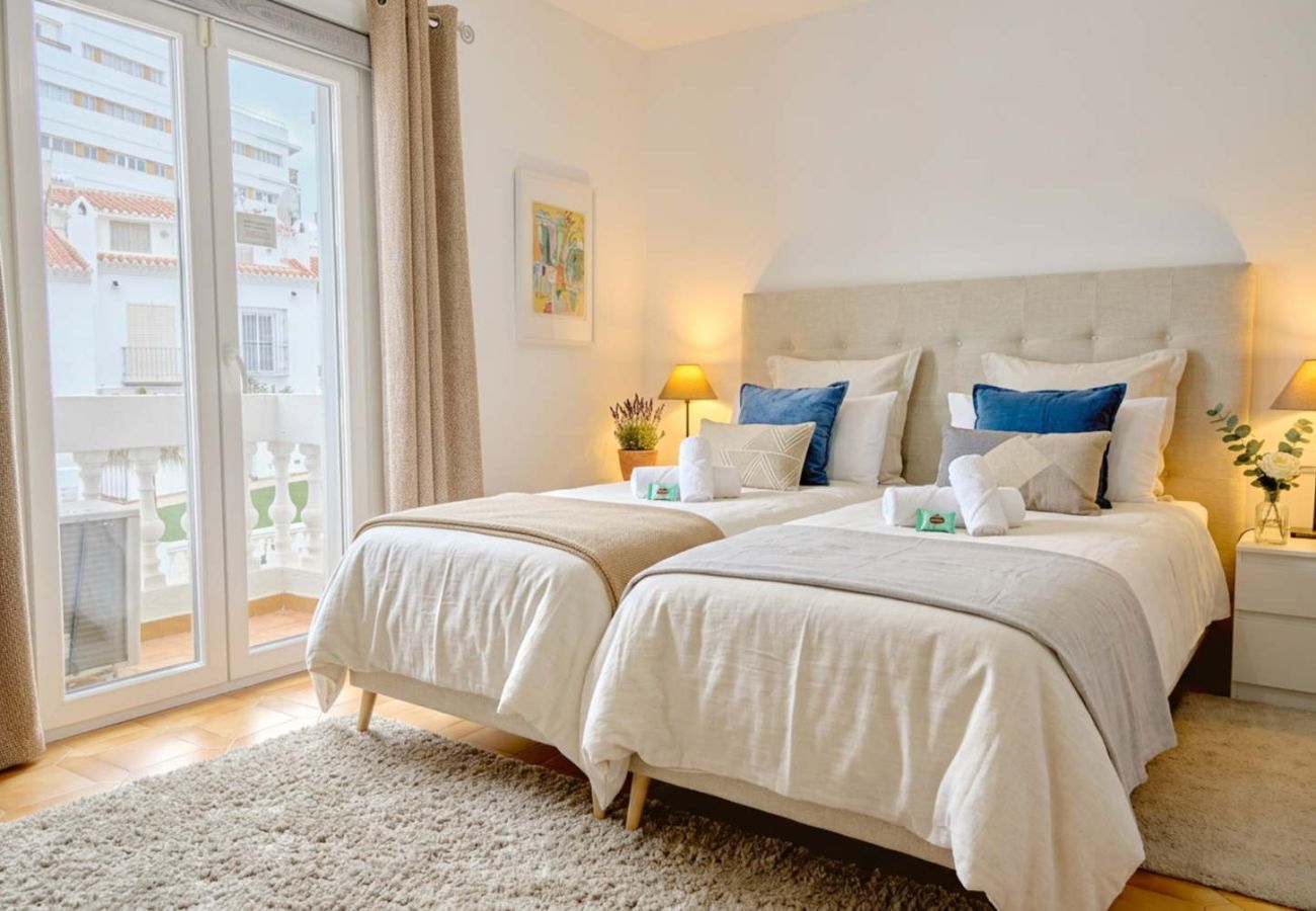 Casa adosada en Nerja - Casa Lavanda – Casa de vacaciones en Nerja con vistas al mar y piscina