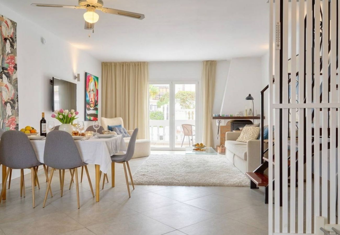 Casa adosada en Nerja - Casa Lavanda – Casa de vacaciones en Nerja con vistas al mar y piscina