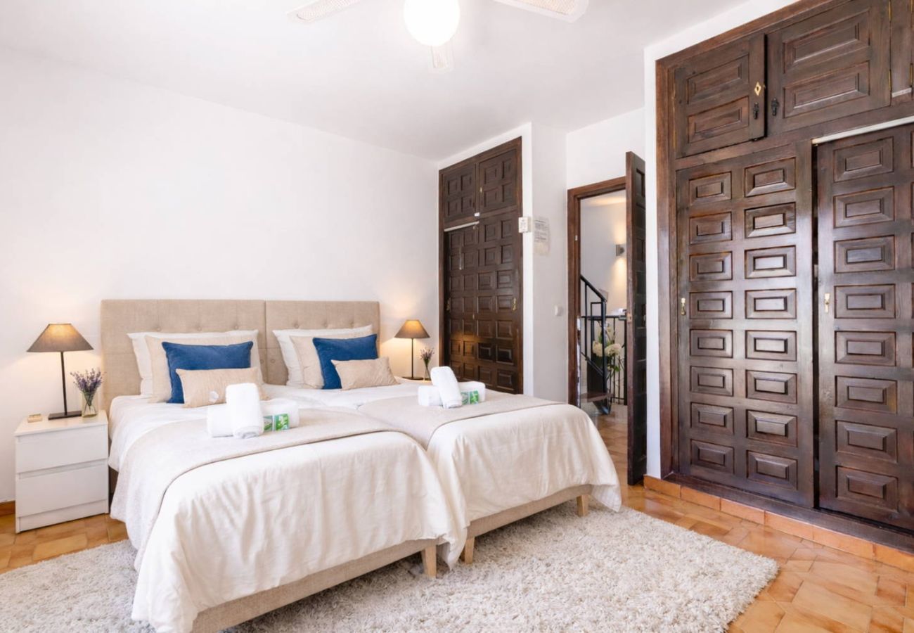 Casa adosada en Nerja - Casa Lavanda – Casa de vacaciones en Nerja con vistas al mar y piscina