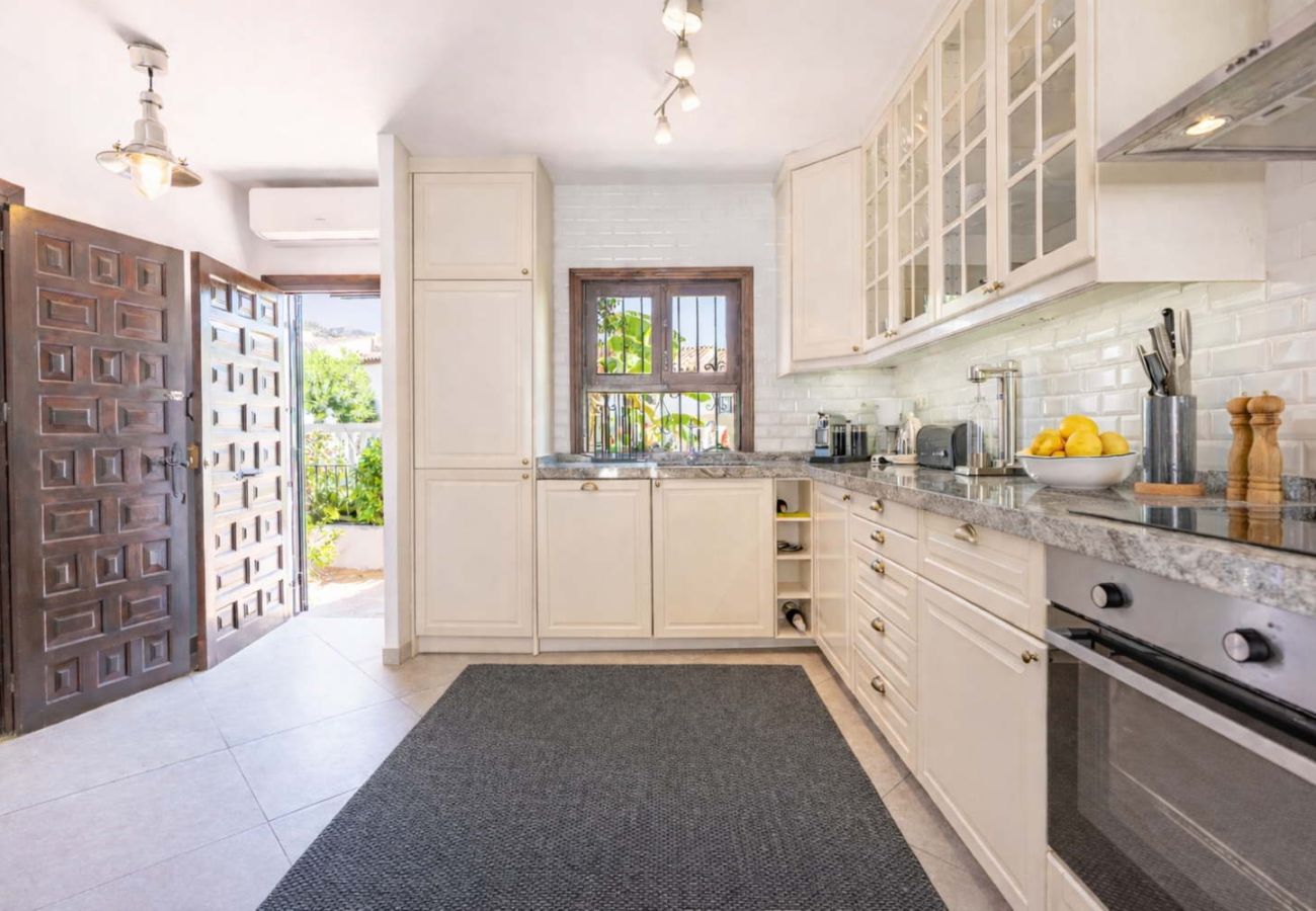 Casa adosada en Nerja - Casa Lavanda – Casa de vacaciones en Nerja con vistas al mar y piscina