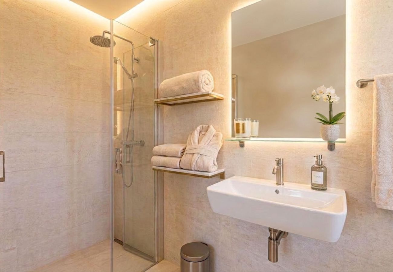 Casa adosada en Nerja - Casa Lavanda – Casa de vacaciones en Nerja con vistas al mar y piscina