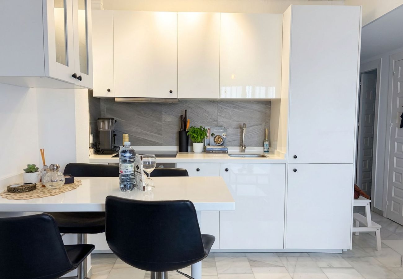 Apartamento en Nerja - Apartamento Casa Monica en Verano Azul: Vistas al Mar y Solárium en Nerja