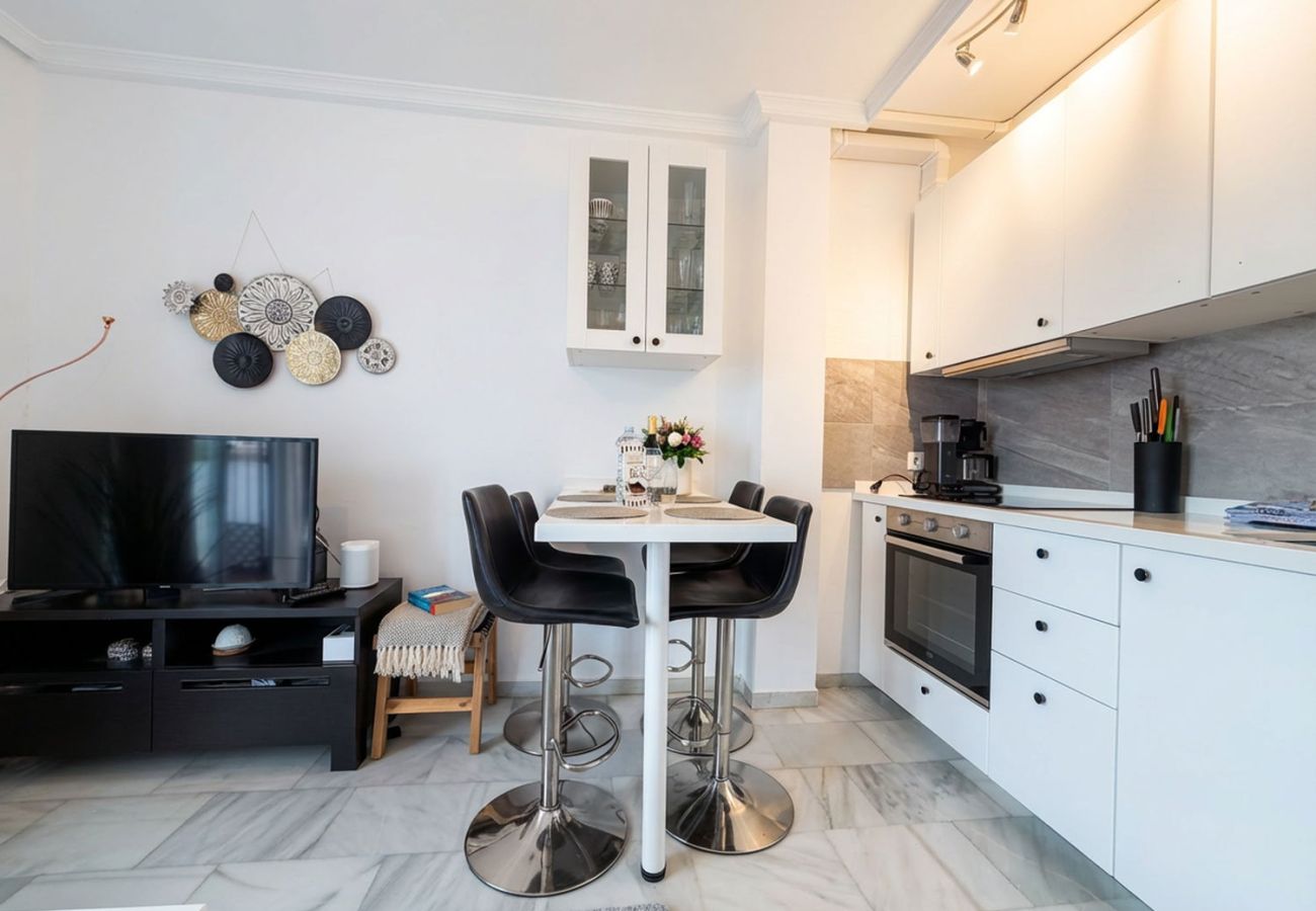 Apartamento en Nerja - Apartamento Casa Monica en Verano Azul: Vistas al Mar y Solárium en Nerja