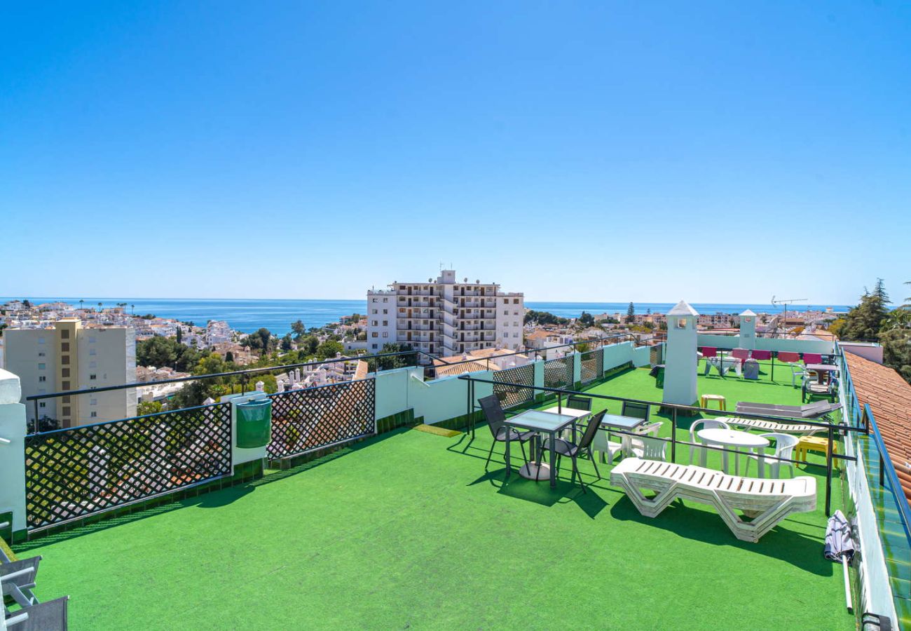 Apartamento en Nerja - Apartamento Casa Monica en Verano Azul: Vistas al Mar y Solárium en Nerja