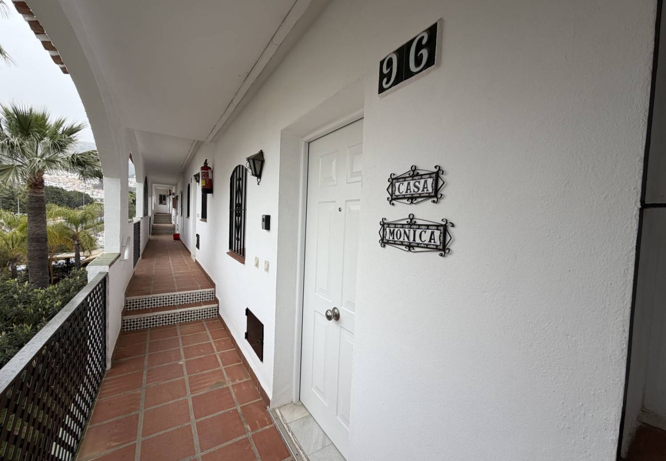 Apartamento en Nerja - Apartamento Casa Monica en Verano Azul: Vistas al Mar y Solárium en Nerja