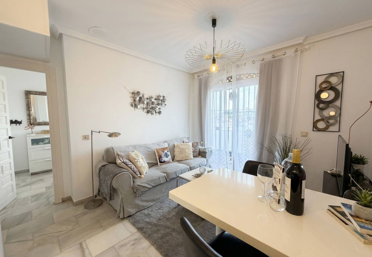 Apartamento en Nerja - Apartamento Casa Monica en Verano Azul: Vistas al Mar y Solárium en Nerja