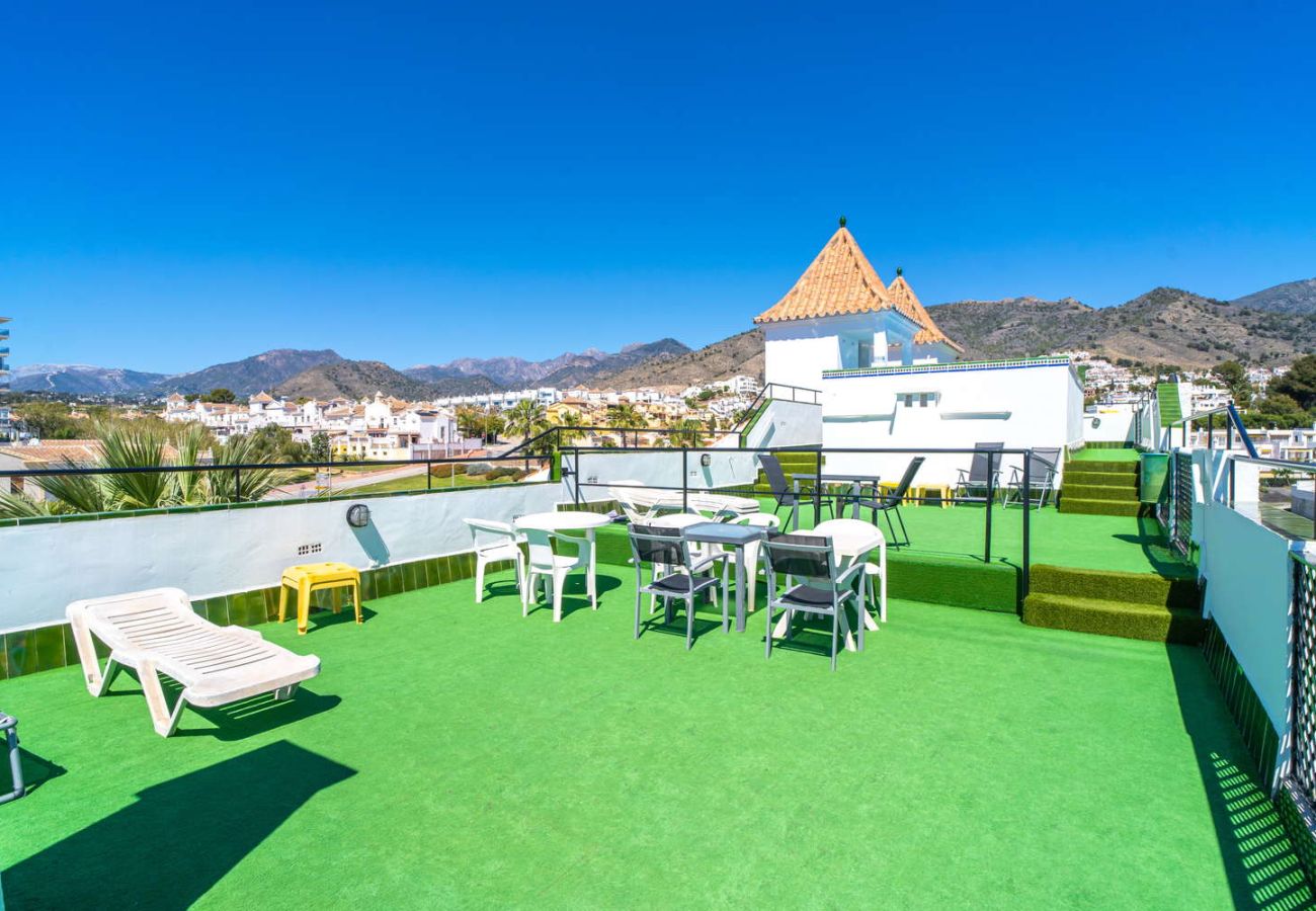 Apartamento en Nerja - Apartamento Casa Monica en Verano Azul: Vistas al Mar y Solárium en Nerja