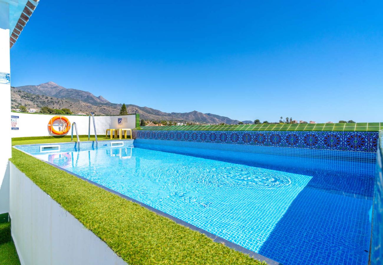 Apartamento en Nerja - Apartamento Casa Monica en Verano Azul: Vistas al Mar y Solárium en Nerja