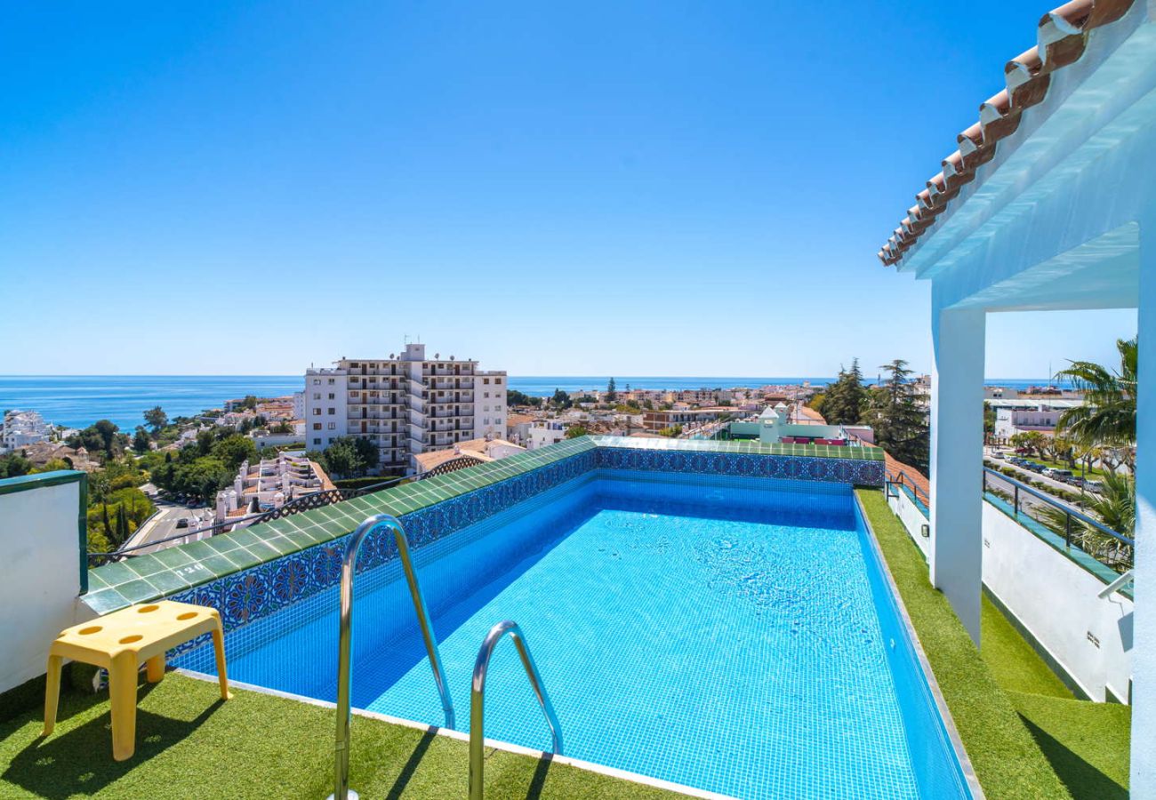 Apartamento en Nerja - Apartamento Casa Monica en Verano Azul: Vistas al Mar y Solárium en Nerja