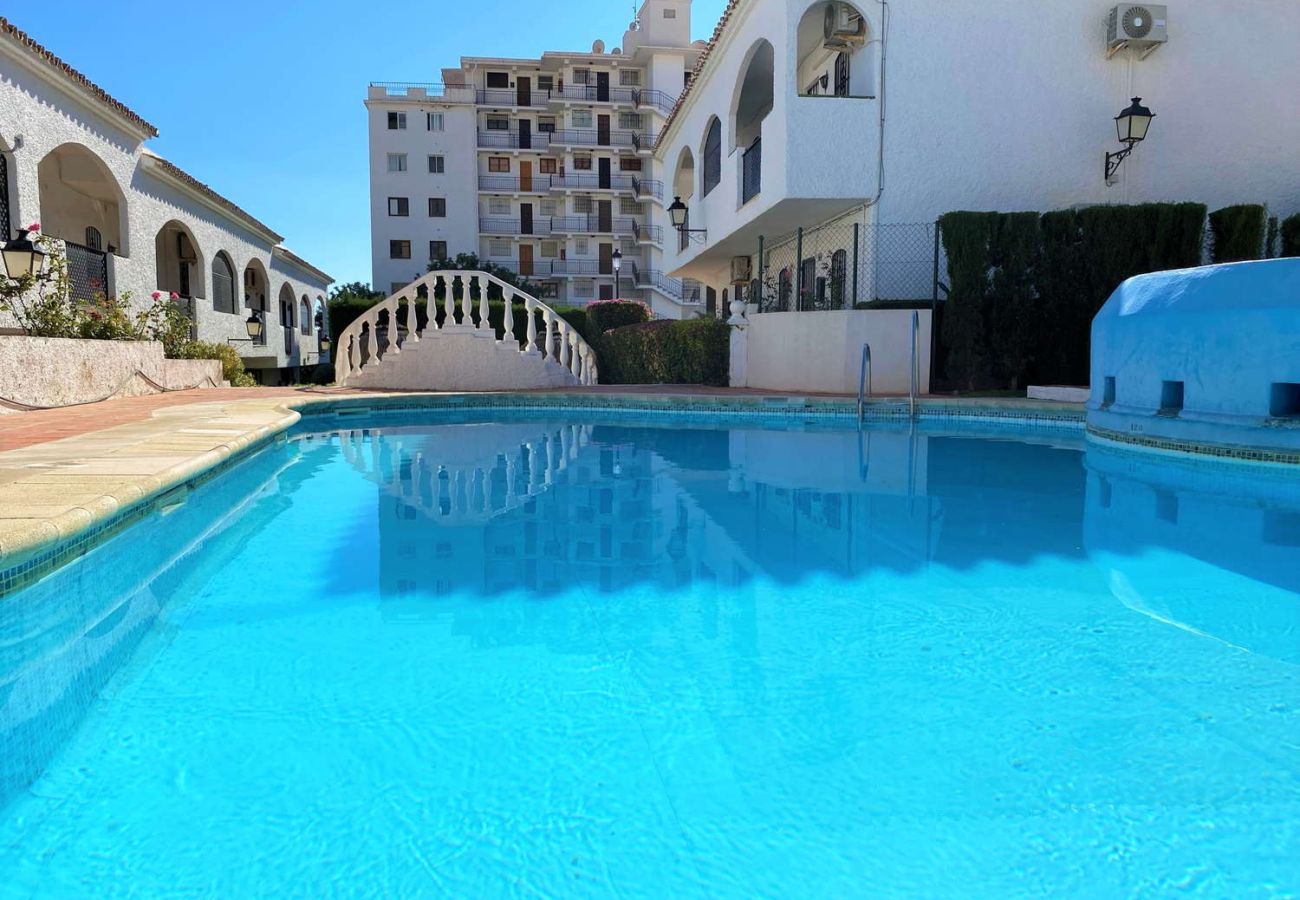 Apartamento en Nerja - Apartamento Casa Monica en Verano Azul: Vistas al Mar y Solárium en Nerja