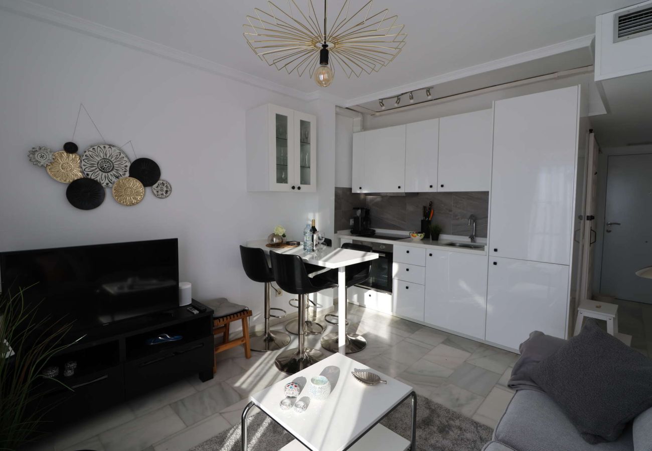 Apartamento en Nerja - Apartamento Casa Monica en Verano Azul: Vistas al Mar y Solárium en Nerja