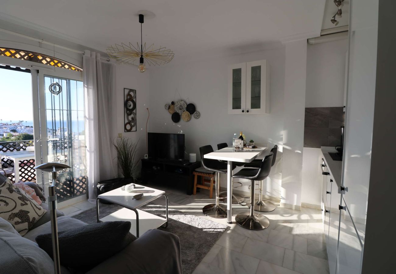 Apartamento en Nerja - Apartamento Casa Monica en Verano Azul: Vistas al Mar y Solárium en Nerja