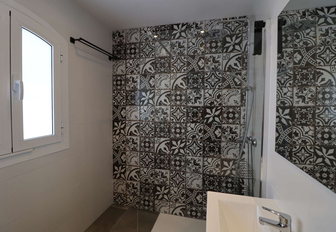 Apartamento en Nerja - Apartamento Casa Monica en Verano Azul: Vistas al Mar y Solárium en Nerja
