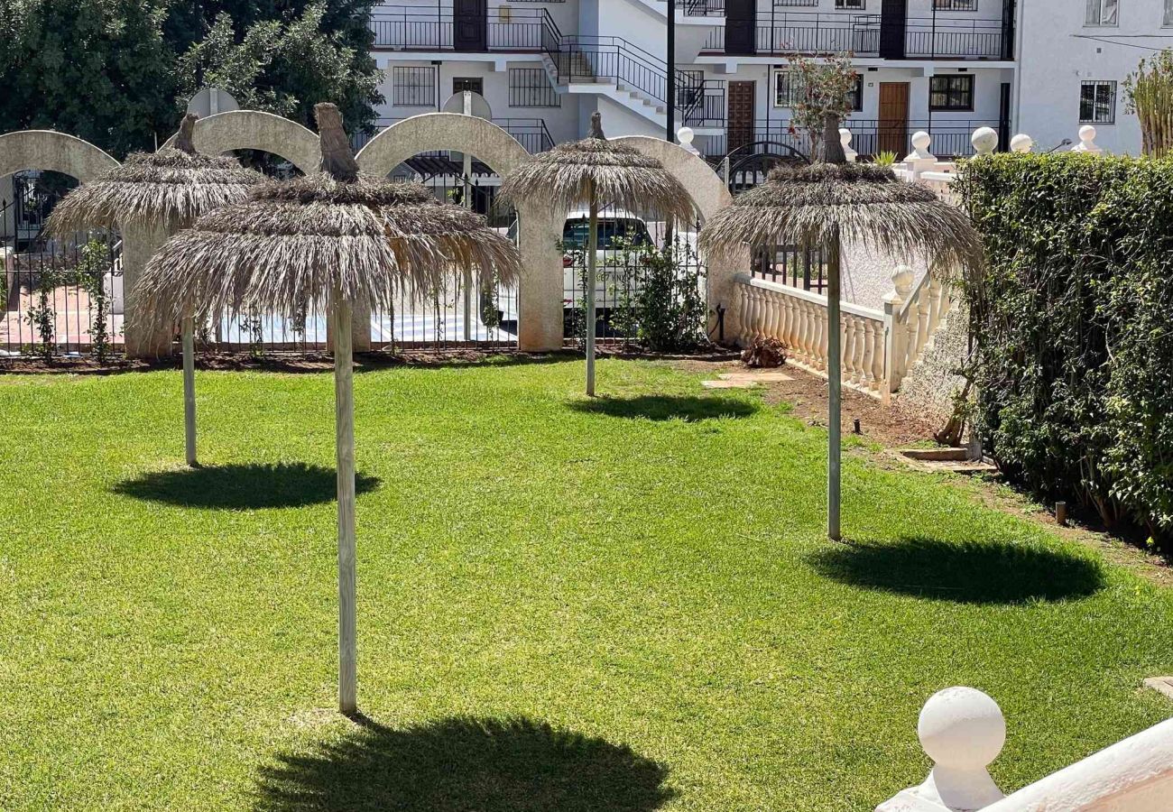 Apartamento en Nerja - Apartamento Casa Monica en Verano Azul: Vistas al Mar y Solárium en Nerja